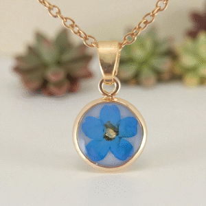 Naszyjnik z niezapominajką – unikalna biżuteria z żywicy Botanica Verde | PicassoArt